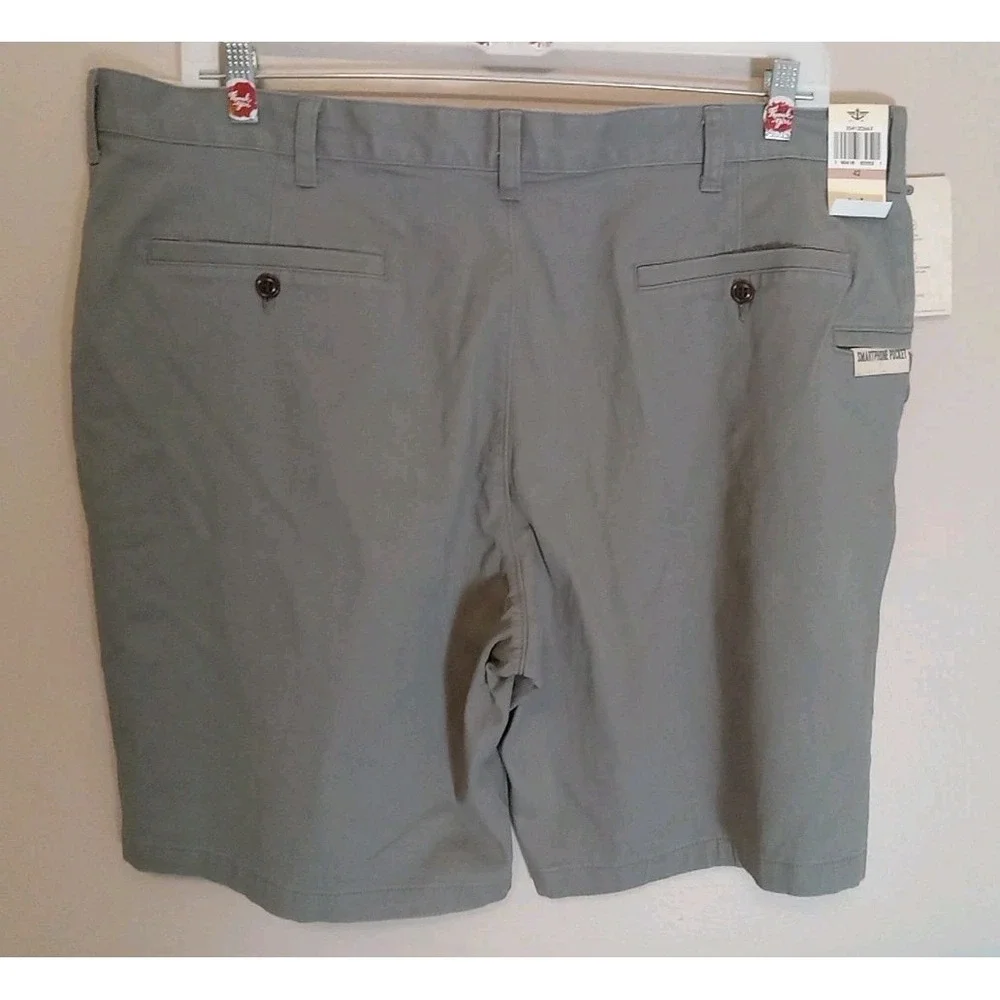 Dockers Men Grey‎ Classic Fit 9 1/2 Inseam Stretch Smartphone Shorts Size 42